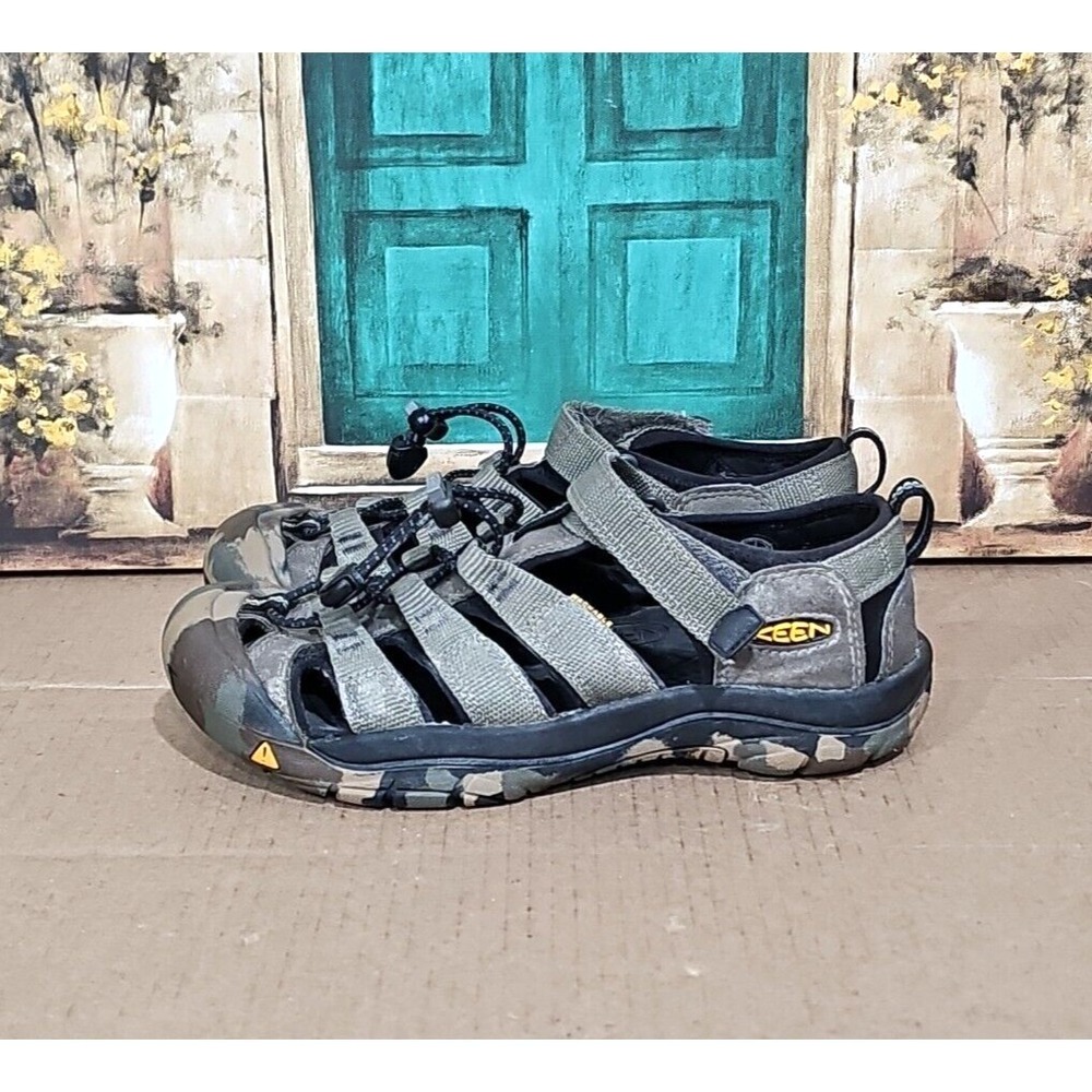 Keen Washable Camoflauge Sandals Size 5  Hiking Sandals Washable